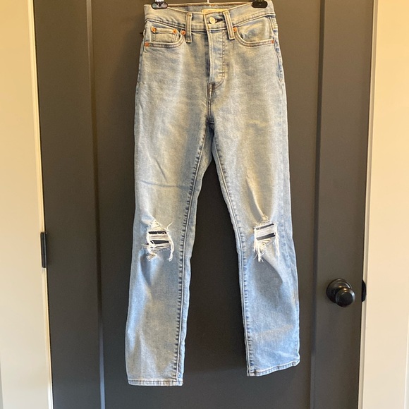 “Really great” Levi’s Wedgie Straight (cropped high rise) Jeans - Picture 1 of 5